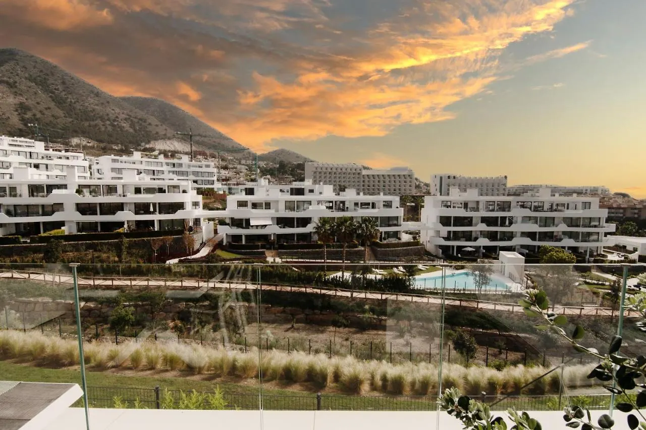 Mara's Apartments Higueron West: Spacious Terrace & Sun-Soaked Garden Fuengirola