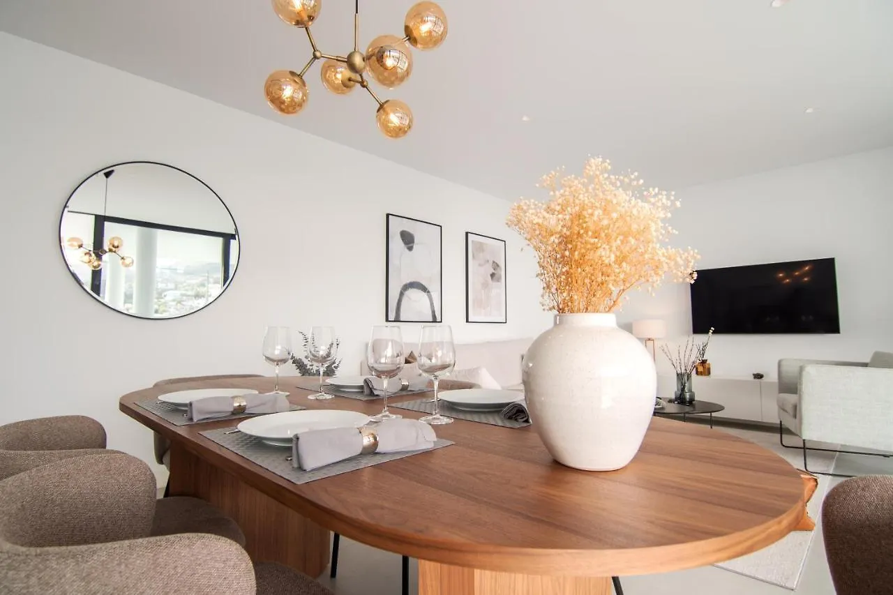 Mara's Apartments Higueron West: Spacious Terrace & Sun-Soaked Garden Fuengirola