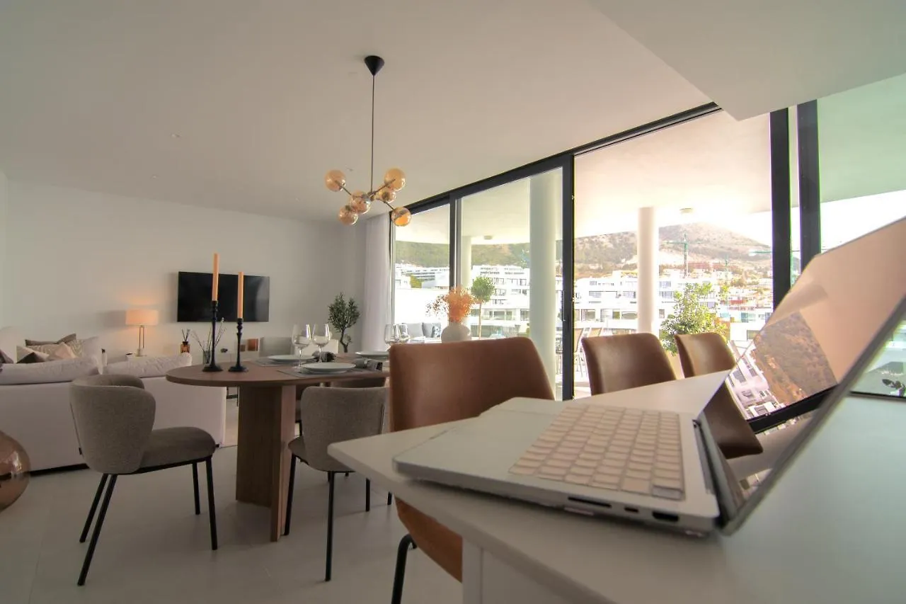 Mara's Apartments Higueron West: Spacious Terrace & Sun-Soaked Garden Fuengirola