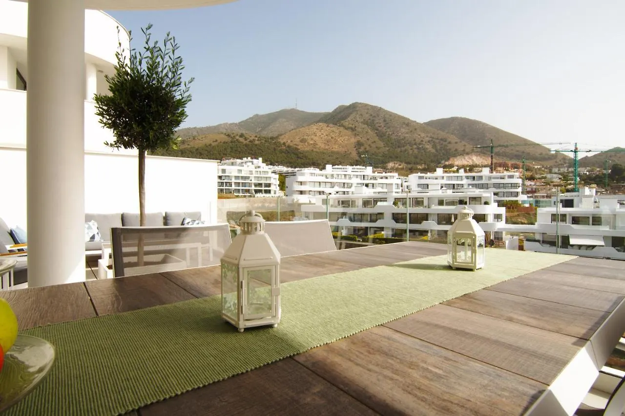 Mara's Apartments Higueron West: Spacious Terrace & Sun-Soaked Garden Fuengirola