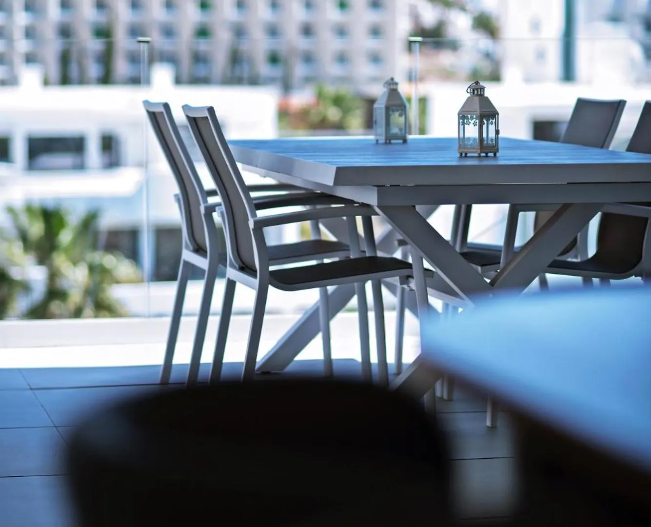 Mara's Apartments Higueron West: Spacious Terrace & Sun-Soaked Garden Fuengirola