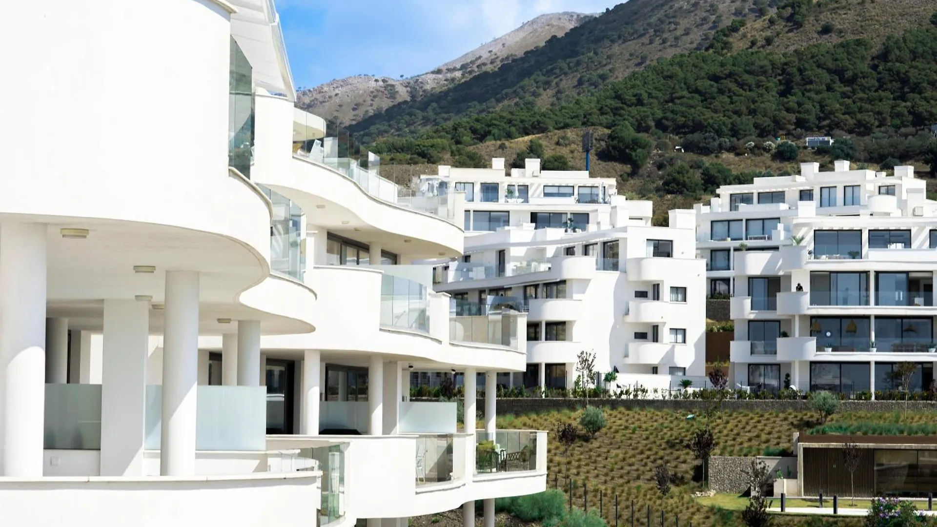Mara'S Apartments Higueron West - Like A House - 246 Square Meters Of Private Terrace & Garden - Morning And Evening Sun Fuengirola