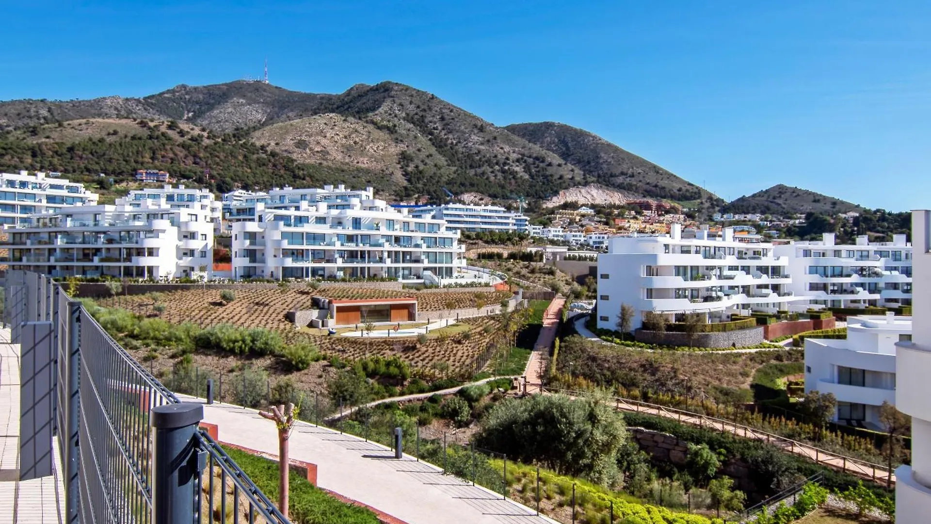 Mara'S Apartments Higueron West - Like A House - 246 Square Meters Of Private Terrace & Garden - Morning And Evening Sun Fuengirola